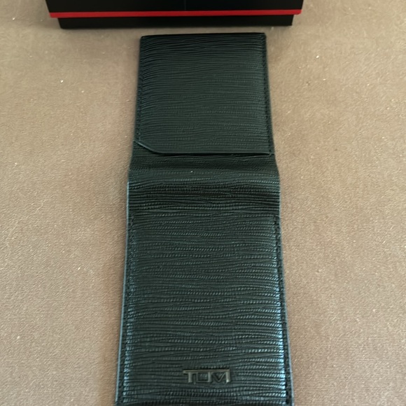 NWT Tumi black embossed Bifold card case wallet - Picture 4 of 4